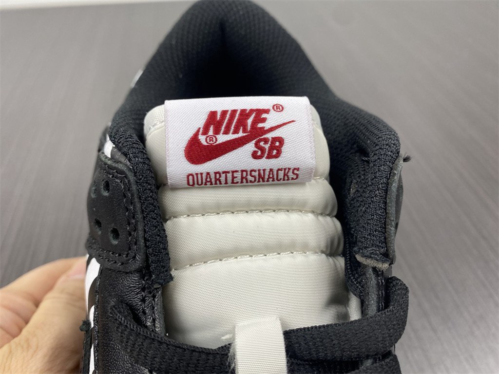 Quartersnacks x NK SB Dunk DM3510-001